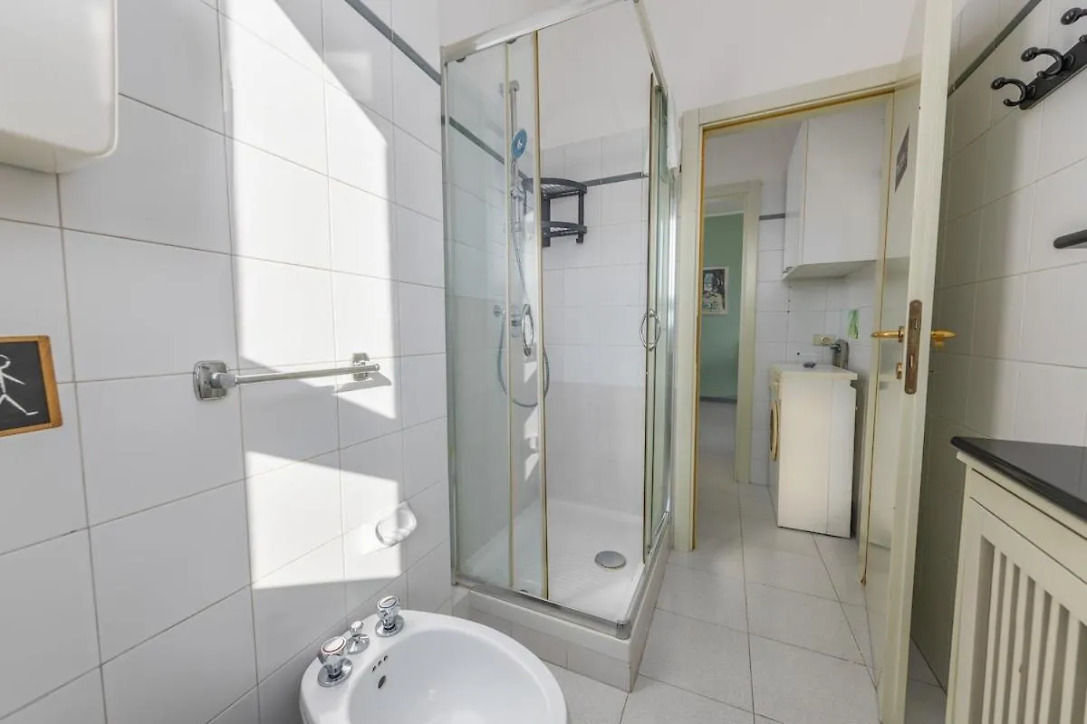 Easy Parking - 5 Min To Metro - Balcony - Quiet Appartement Milaan