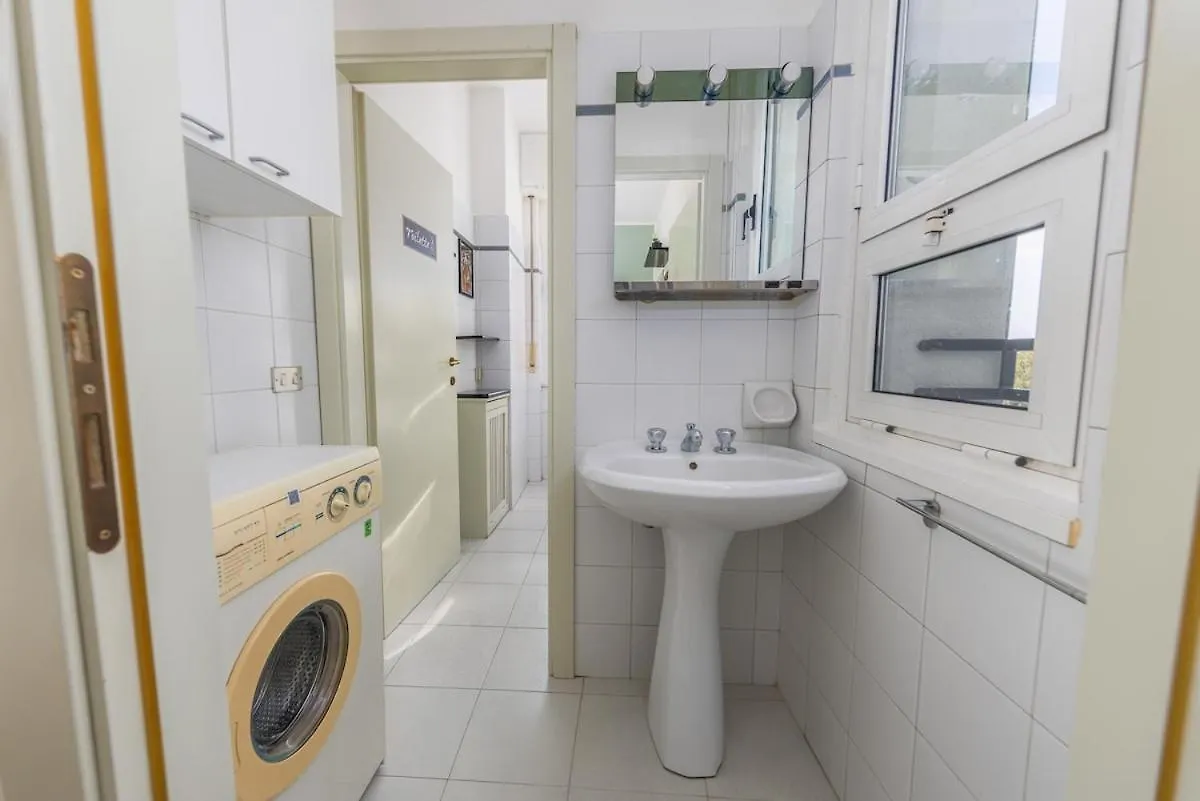 Easy Parking - 5 Min To Metro - Balcony - Quiet Appartement Milaan