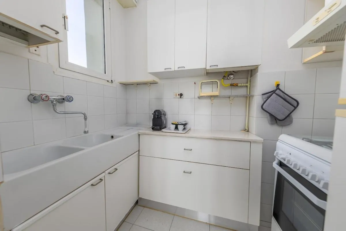 Easy Parking - 5 Min To Metro - Balcony - Quiet Appartement Milaan
