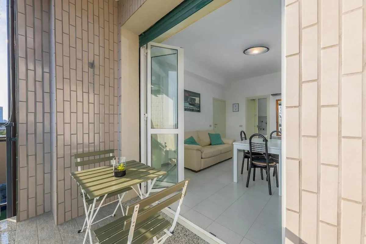 Easy Parking - 5 Min To Metro - Balcony - Quiet Appartement Milaan 0*,